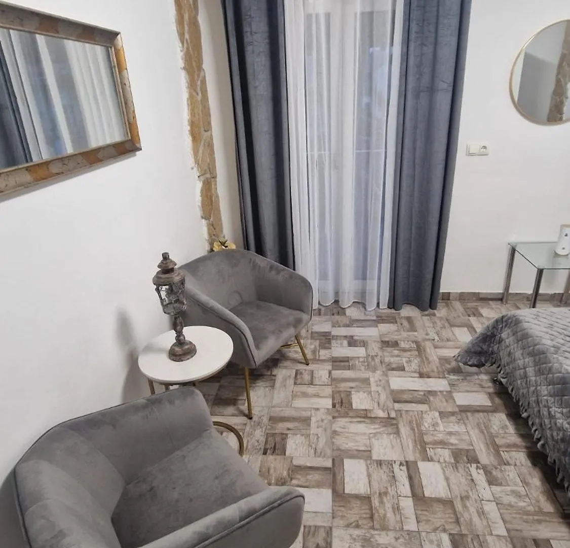 Apartmani Sandra - Trogir 0*,